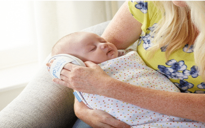 Le regard dans les yeux apaiser les pleurs de bébé