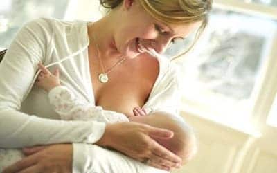 10 vetement allaitement indispensables pour maman