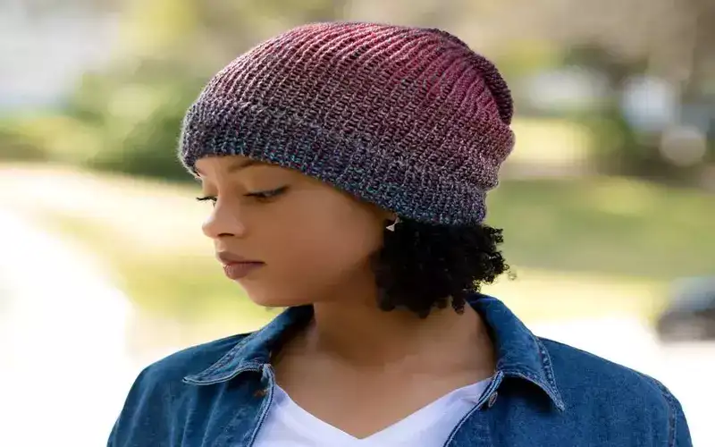 chapeaux hiver : Bonnet en tricot doublé de satin Multicolore