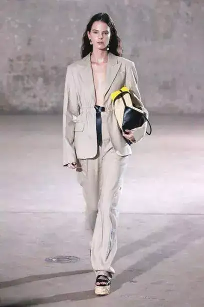 Tailleur pantalon femme : Tailleur bleu tendance printemps-été 2021
